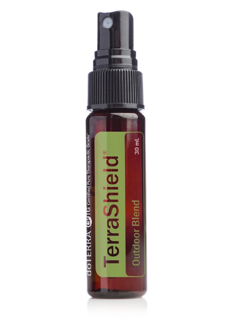 doTERRA Terrashield spray-Kültéri keverék 30 ml - A doTERRA Terrashield spray tökéletes azoknak, akik szeretnék a Terrashield Kültéri keverék előnyeit egy kényelmes, szórófejes üvegben tudni. Rovarriasztó.