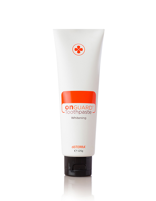 doTERRA On Guard természetes fehérítő fogkrém 125 g - A doTERRA On Guard fehérítő fogkrém fluoridmentes és az On Guard keverék előnyeit egyesíti természetes összetevőkkel, segít tisztán tartani a fogakat.