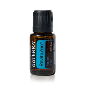 A doTERRA RevitaZen illóolajkeverék olyan esszenciális olajokat tartalmaz, amelyek támogatják az emésztés egyensúlyát és a szervezet természetes működését.